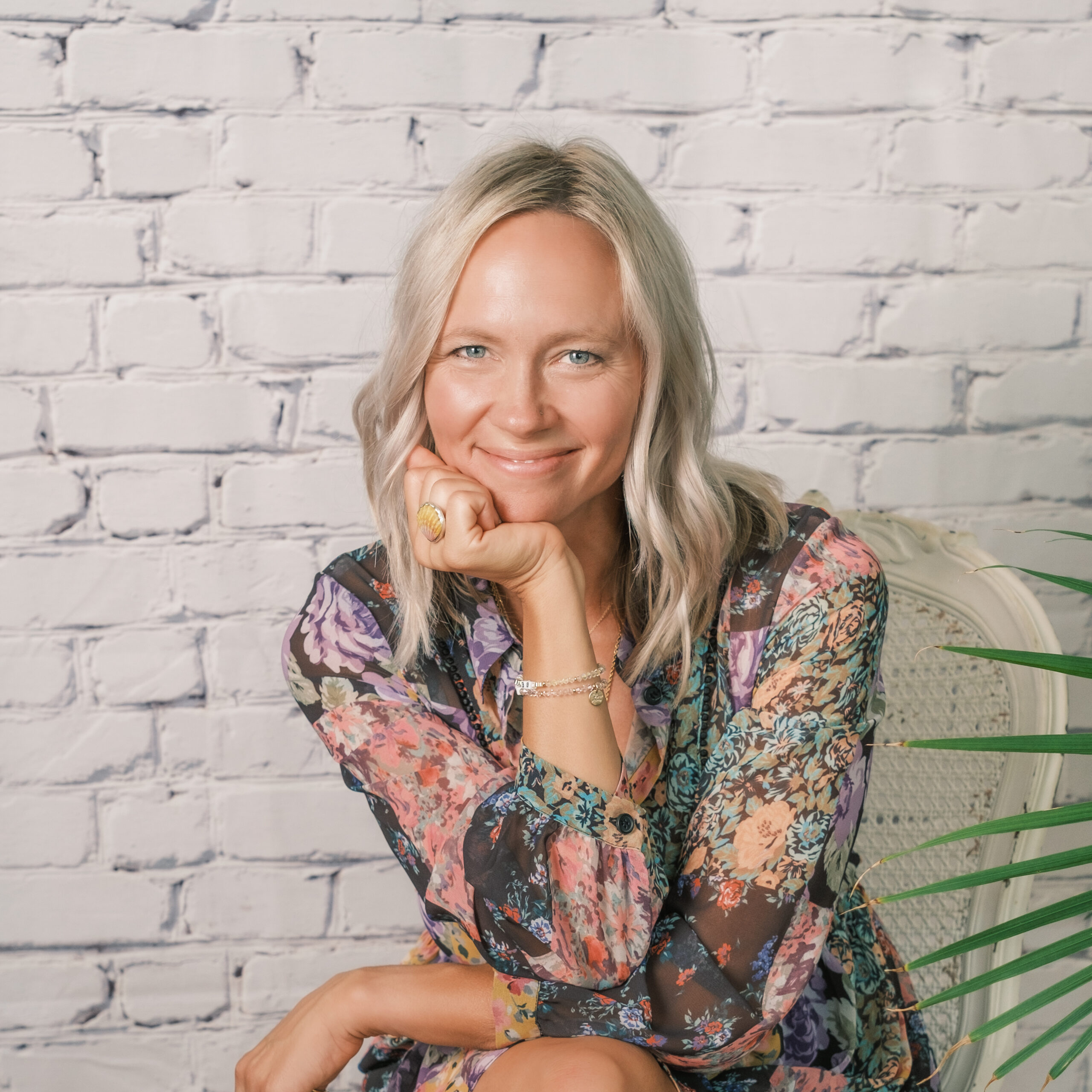 Exhausted Moms: This 2-Minute Fix Restores Your Feminine Power (Dr. Melissa Sonners)