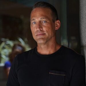 Mark Moss | The New Rich: How to Escape Financial Slavery + Think Like a Millionaire to Build Wealth