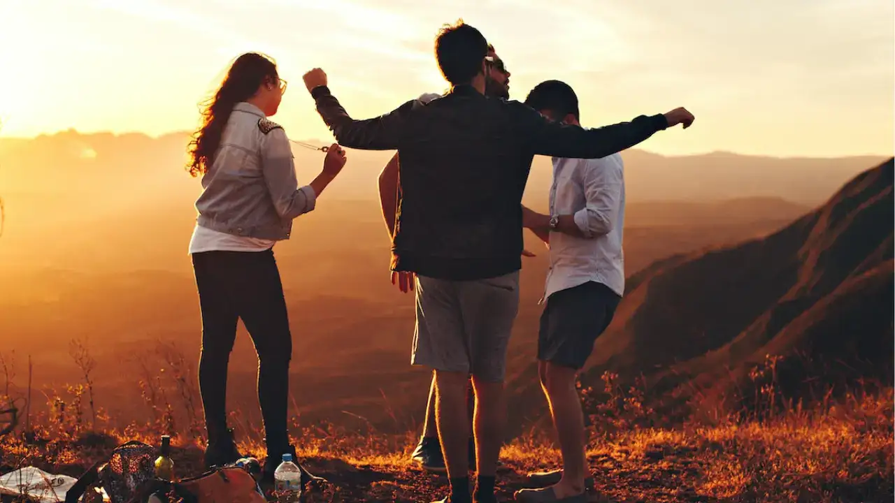 The Healing Power of Earthing: 5 Benefits You Need to Know 5-benefits-of-earthing