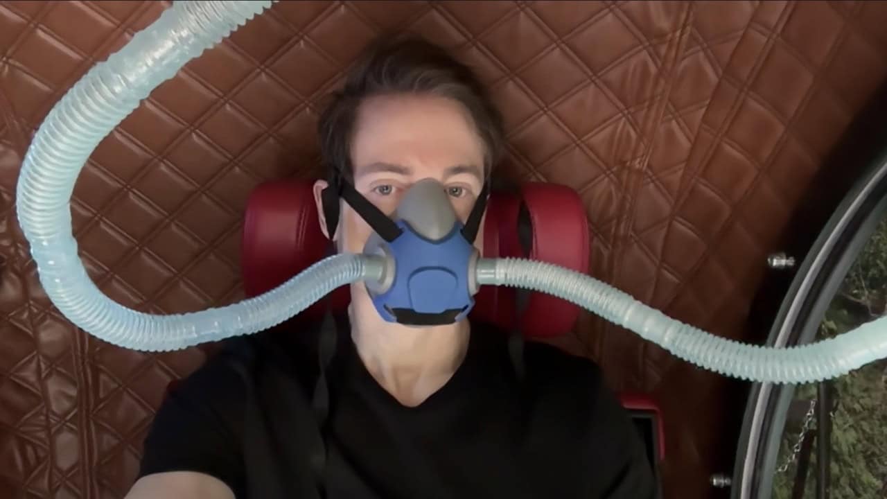 Inside Bryan Johnson’s 90-day HBOT experiment with the Zeugma hyperbaric chamber Inside Bryan Johnson’s 90-day HBOT experiment with the Zeugma hyperbaric chamber