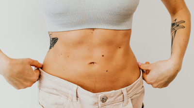 woman-in-sports-bra-with-hands-on-her-hips-rhwwhb583mka0fi14ite2t749nwb80jngu8d6f4uyo